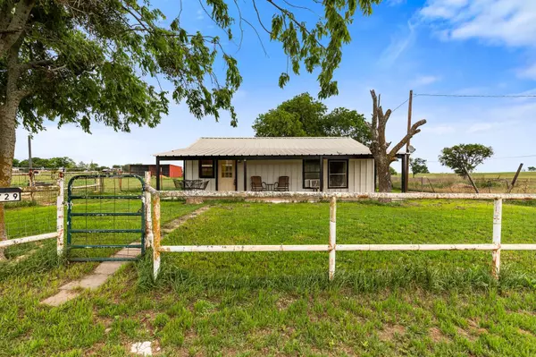 729 Twin Bends RD, Crawford, TX 76638