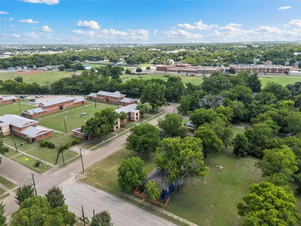 725 S 12th ST, Waco, TX 76706