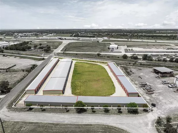 193 E Hilltop Road, Elm Mott, TX 76640