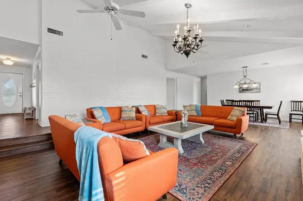 2275 W Moonlight Drive, Robinson, TX 76706