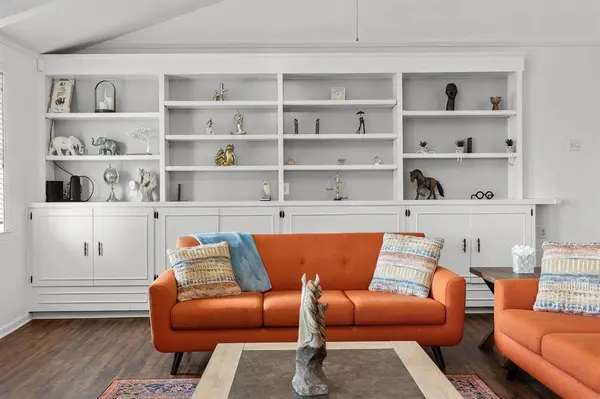 2275 W Moonlight Drive, Robinson, TX 76706