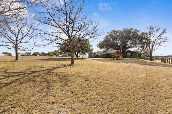 2275 W Moonlight Drive, Robinson, TX 76706