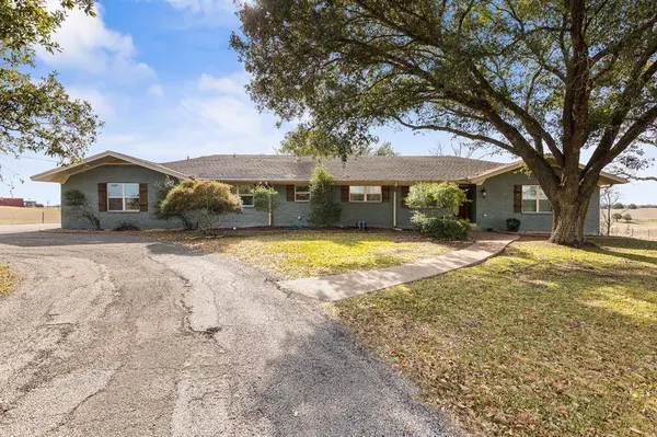 2275 W Moonlight Drive, Robinson, TX 76706