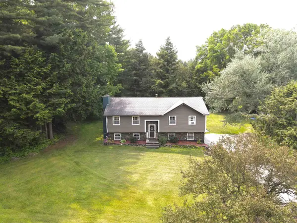 232 Meadow LN, West Rutland, VT 05777
