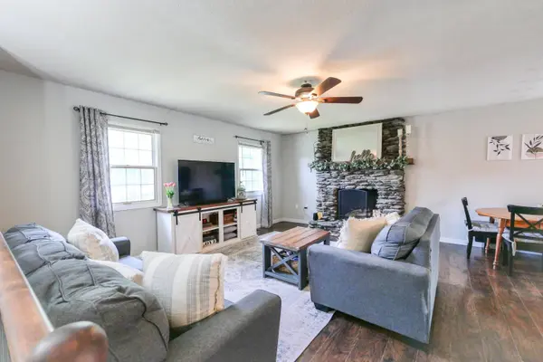 232 Meadow LN, West Rutland, VT 05777