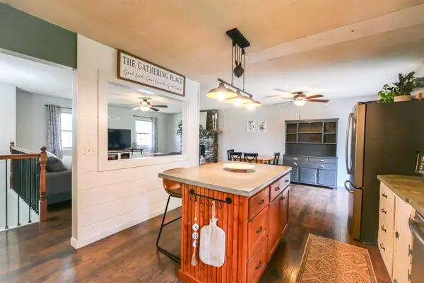 232 Meadow LN, West Rutland, VT 05777