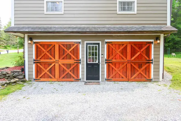 232 Meadow LN, West Rutland, VT 05777