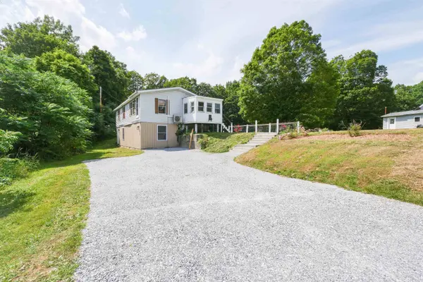 643 Parker RD, Pittsford, VT 05763