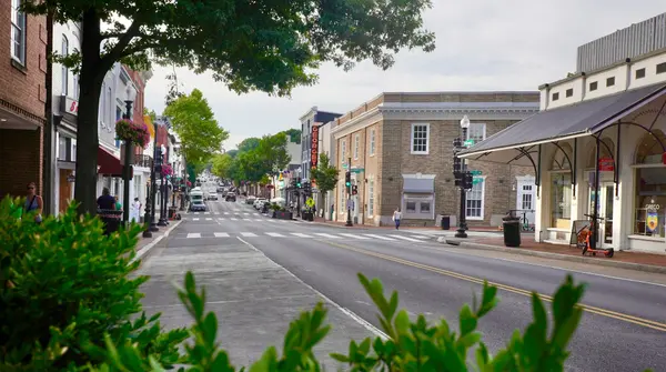 Edinburg vs. McAllen: Which City Is Right for You?