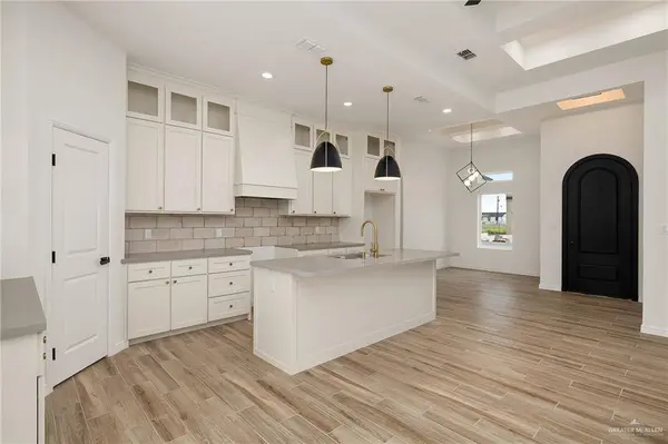 215 Barcelona DR, Donna, TX 78537