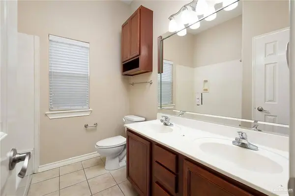 614 S Excalibur ST, Edinburg, TX 78539