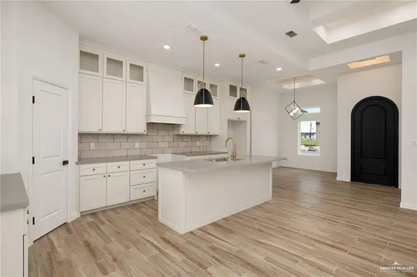 215 Barcelona DR, Donna, TX 78537