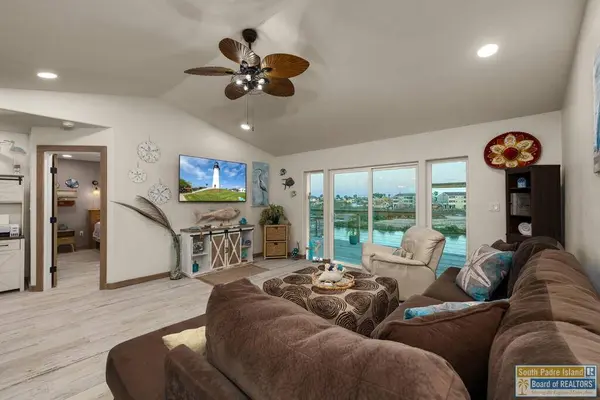 1471 Harbor Island Dr., Port Isabel, TX 78578