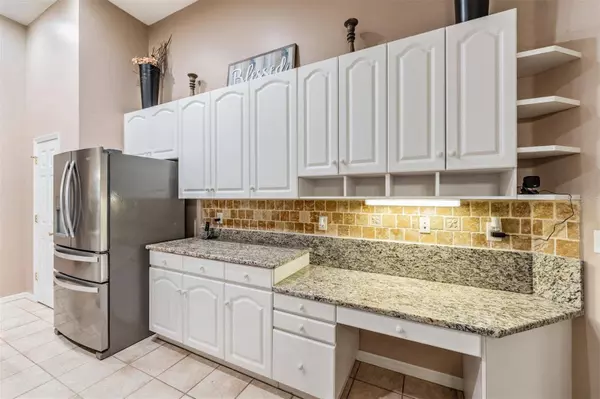 6038 PALOMAGLADE DR, Lithia, FL 33547