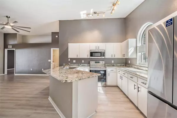 118 WINSTON MANOR CIR, Seffner, FL 33584