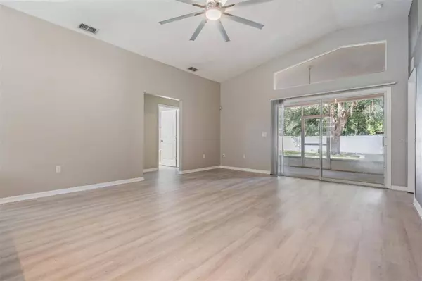 118 WINSTON MANOR CIR, Seffner, FL 33584