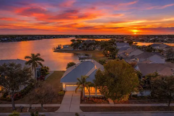 423 MANNS HARBOR DR, Apollo Beach, FL 33572