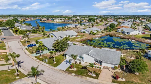 381 CLUB MANOR DR, Sun City Center, FL 33573