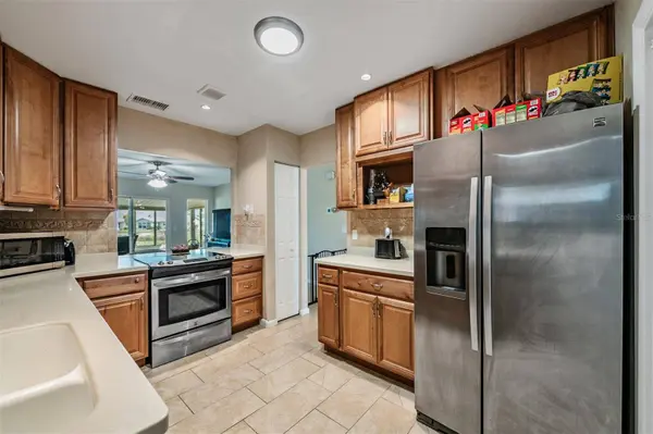 381 CLUB MANOR DR, Sun City Center, FL 33573