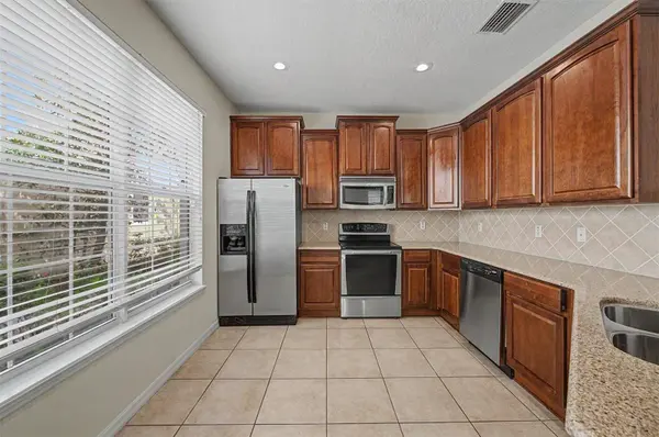 6754 EAGLE FEATHER DR, Riverview, FL 33578