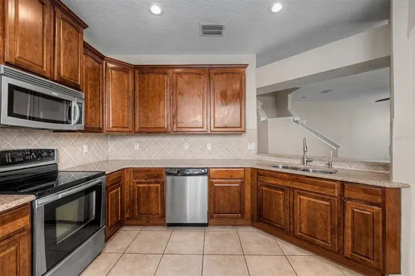 6754 EAGLE FEATHER DR, Riverview, FL 33578