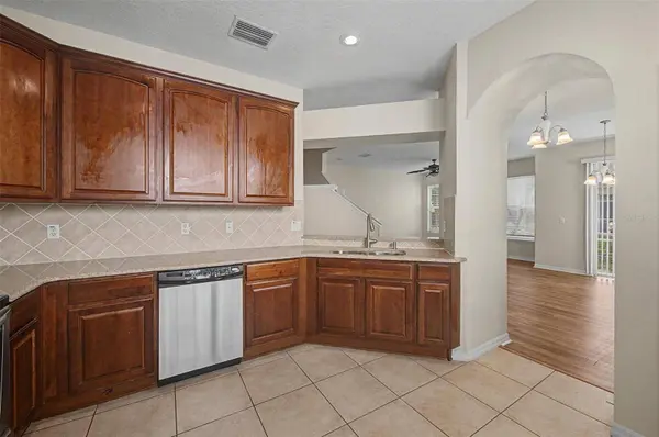 6754 EAGLE FEATHER DR, Riverview, FL 33578