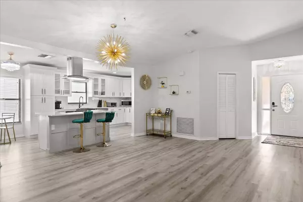 7 FOREST LN, Eustis, FL 32726