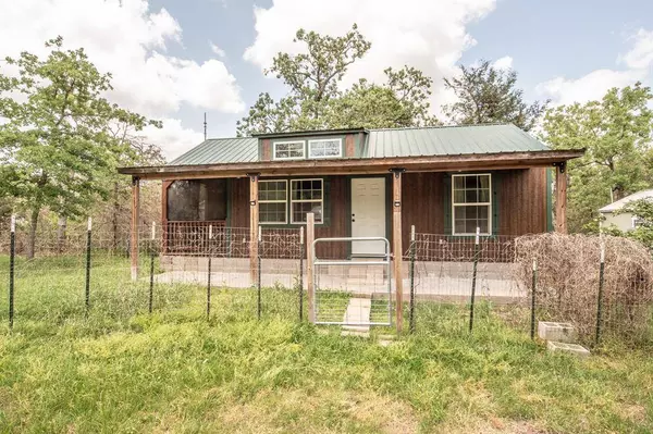 401 Berry LN, Somerville, TX 77879