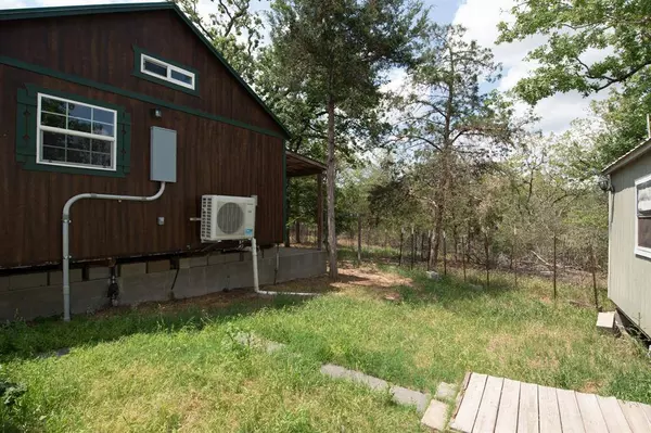 401 Berry LN, Somerville, TX 77879