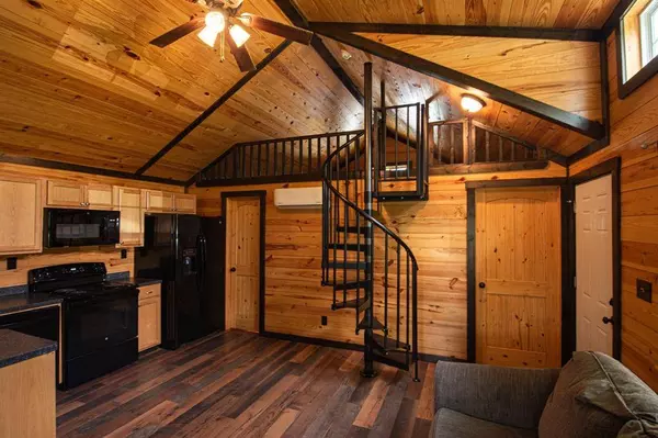 401 Berry LN, Somerville, TX 77879