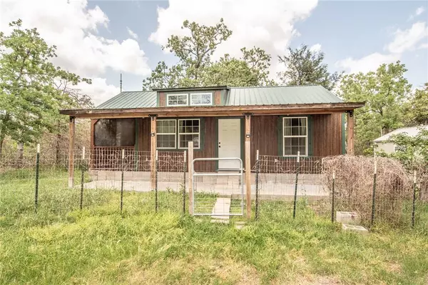 401 Berry LN, Somerville, TX 77879