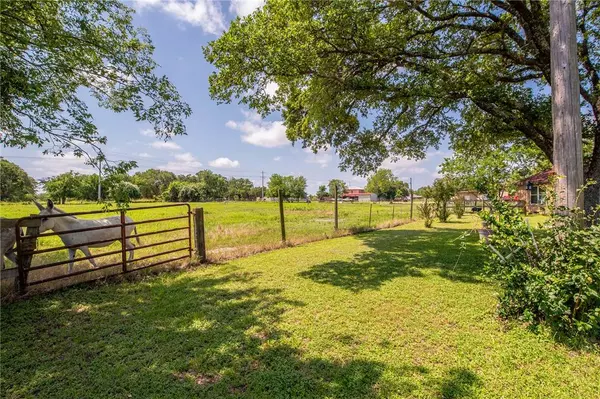 3301 Luza LN, Bryan, TX 77807