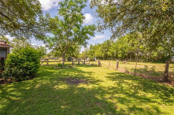 3301 Luza LN, Bryan, TX 77807