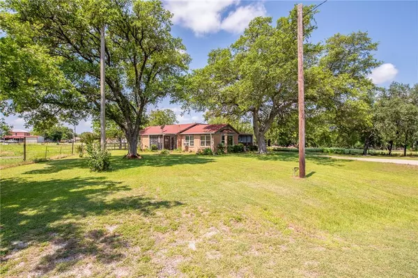 3301 Luza LN, Bryan, TX 77807