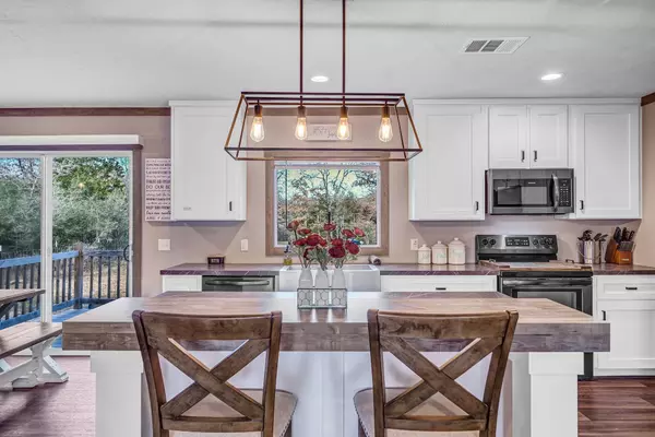 2846 Overlook DR, Caldwell, TX 77836