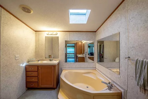 102 Windwood CIR, Somerville, TX 77879