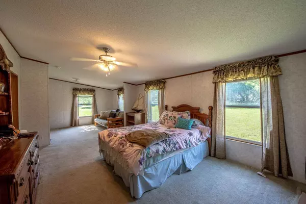 102 Windwood CIR, Somerville, TX 77879