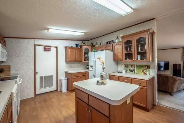 102 Windwood CIR, Somerville, TX 77879