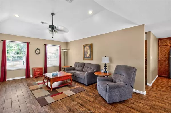 409 Ripple Creek LN, Somerville, TX 77879