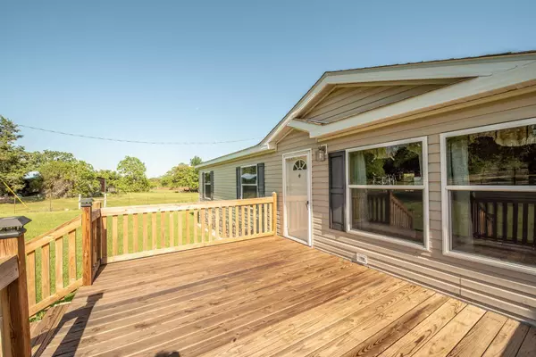 102 Windwood CIR, Somerville, TX 77879