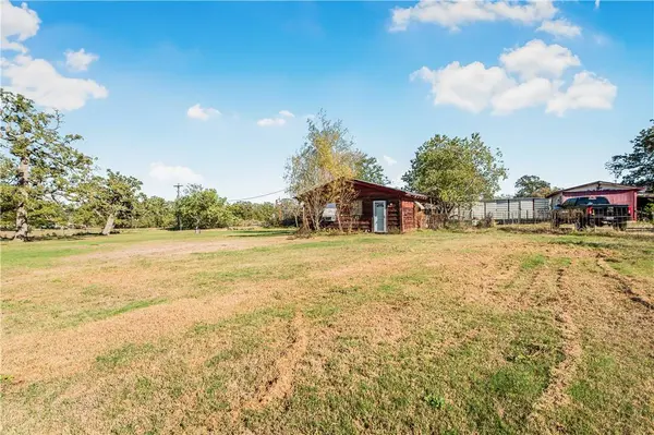 103 Leaning Oaks ST, Somerville, TX 77879