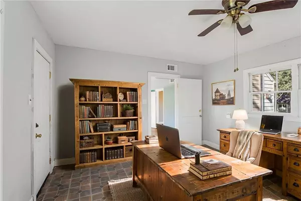 1207 E 27th ST, Bryan, TX 77803