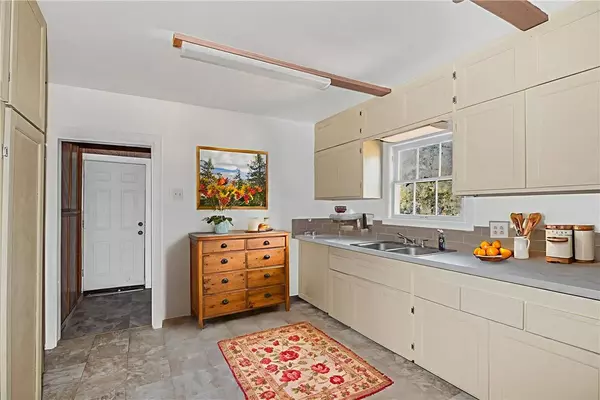 1207 E 27th ST, Bryan, TX 77803