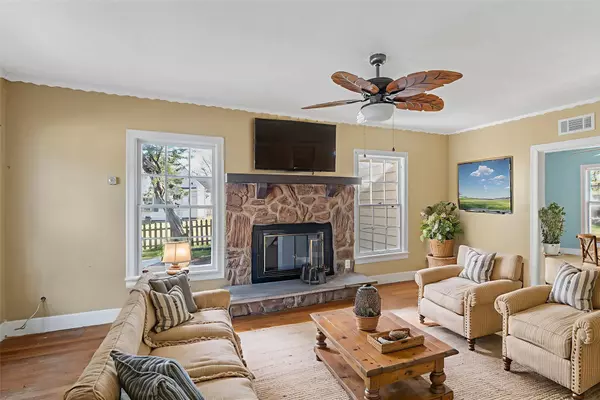 1207 E 27th ST, Bryan, TX 77803