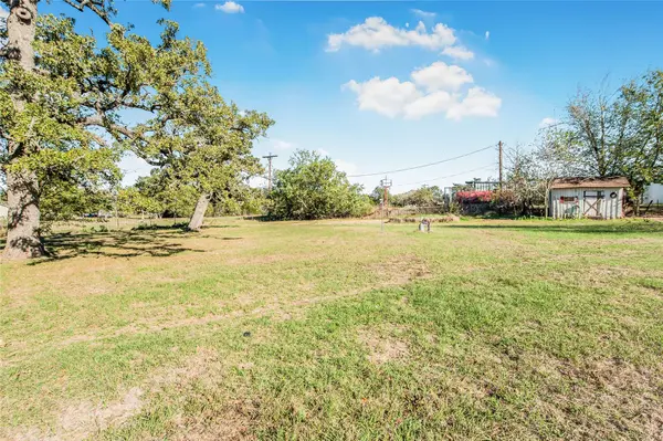 103 Leaning Oaks ST, Somerville, TX 77879