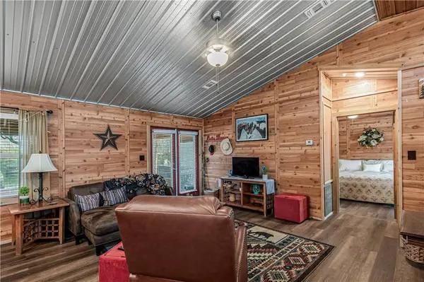 515 Lakeview LN, Somerville, TX 77879