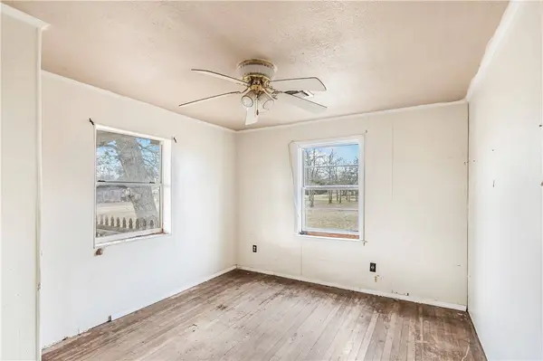 107 Leaning Oaks ST, Somerville, TX 77879