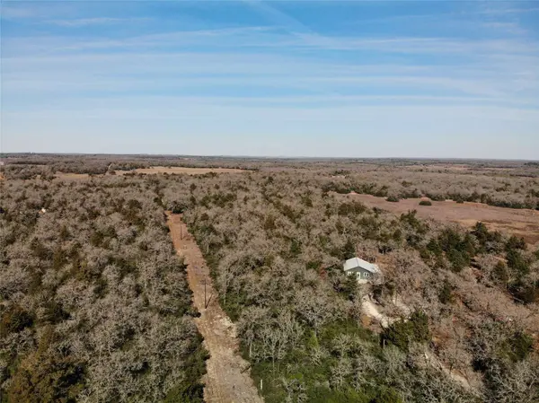 1202 Moonglow LN, Caldwell, TX 77836