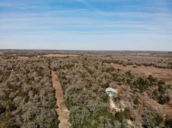 1202 Moonglow LN, Caldwell, TX 77836