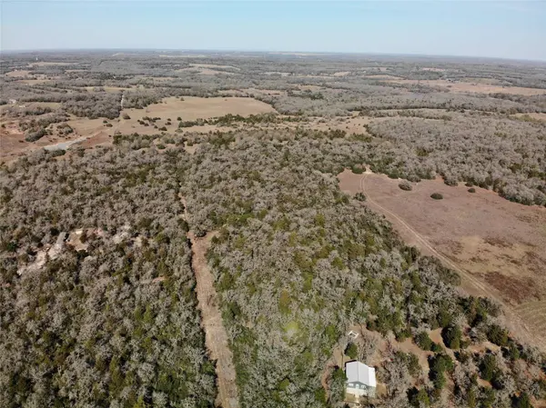 1202 Moonglow LN, Caldwell, TX 77836